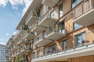  Auf der Südostseiteragen die Balkone abder 1. Etage 2 m ausder Fassade 