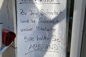  Hinweis Abstand halten 