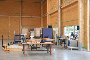  Im Master Studiengang Ressourceneffizientes Bauen an der Hochschule Rottenburg wird in kleinen Gruppen und in der Werkstatt mit natürlichen Baustoffen hantiert gelehrt 