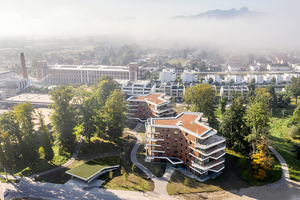  Der Spinnereipark schließt im Westen an die historischen Bestandsgebäude der Baumwollspinnerei an und erstreckt sich nördlich des Mangfallkanals bis zur Conradtystraße und zur Bahnlinie Bad Aibling–Rosenheim. Er steht seit der Restaurierung des Areals als Naherholungsgebiet mit einem Netz an Wegen zur Nutzung offen 