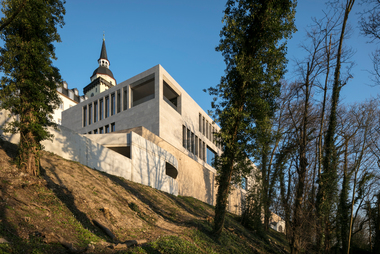  Das neugebaute Forum von caspar. zeigt - mit respektvoller Gestaltung lässt sich ein historisches Gebäude mit einem modernen Anbau vereinen 