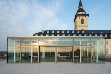  Der gläserne Pavillon auf dem Dach: wichtig war, dass Alt und Neu harmonieren 