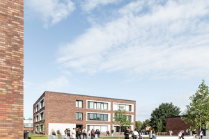  In der Mitte treffen sich beide Schulen, hier führt auch der entwurfsbestimmende Pflanzstreifen hindurch 