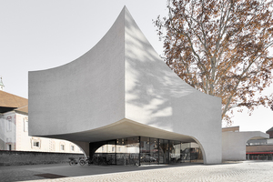  Als Skulptur steht das neue Touristenzentrum in&nbsp;Bressanone, Italien. 