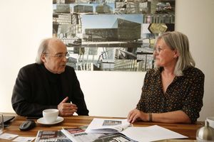  Heftpartnergespräch zum Titelthema Fassade: Ralf Rache mit Beate Bellmann und Benedikt Kraft (hinter der Kamera) 