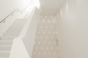  Der Treppe im Innenraum kommt aufgrund der exponierten Lage am Hang eine besondere Bedeutung zu 