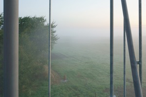  Blick von der Treppe in die Landschaft. Um den hohen Anforderungen an die Stabilität und Steifigkeit des Turms gerecht zu werden, bilden alle Elemente des Turms ein komplexes Grundgerüst 