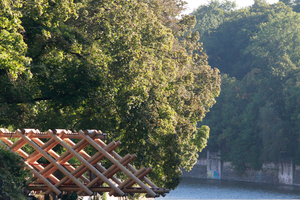  Ragt über die Isar: die Holzbrücke von Atelier Bow-Wow 