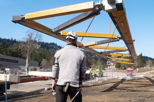  Schon in der Planung wurden Fachwerkbindereinheiten festgelegt und mit passgenauen Montagestößen versehen. Der hohe Vorfertigungsgrad sorgte für einen zügigen Zusammenbau, bei dem es neben der Passgenauigkeit auch auf die Möglichkeiten des Toleranzausgleichs an den Schnittstellen ankam 