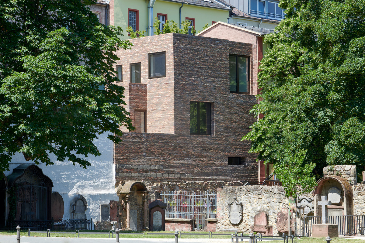 Siegerbeitrag Deutscher Ziegelpreis 2021: Rathaus der Stadt Dorfern von Diezinger Architekten