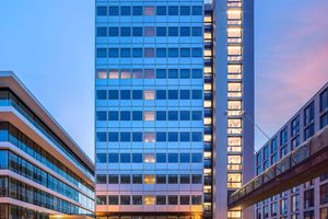  Jetzt Hotel: der ehemalige Commerzbank-Turm in Düsseldorf 