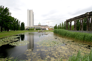  Wie lange kann sich das Mercure vis-a-vis Schlossneubau noch halten? 