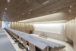  Kategorie Bildung: 
Hochschule Luzern, Campus Suurstoffi _ 
Architektur/ Innenarchitektur: Manetsch Meyer Architekten AG _ 
Lichtplanung: Bartenbach GmbH


 