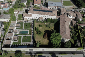  Das Kloster, erbaut im 17. Jahrhundert, liegt im Zenturm von Arco, am nördlichen Ufer des Gardasees. Der Umbau des Südflügels wurde in enger Abstimmung mit der Denkmalpflege gaplant 