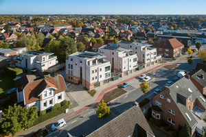  Drei Gewerbe- sowie 35 Wohneinheiten, unter anderem für Senioren und betreutes Wohnen, entstanden auf der 4 000 m² großen Brache in Greven   
