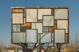  MehrWert Pavillon Heilbronn, KIT Fakultät für Architektur Karlsruhe mit 2hs Architekten: Die Hülle besteht aus wiederverwerteten Glasprodukten, der wiederverwendete Stahl stammt aus einem alten Kohlekraftwerk, Einbaumöbel sind aus Kunststoffen aus dem gelben Sack gefertigt und alle Bodenmaterialien stammen aus mineralischen Abbruchabfällen 