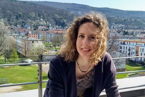  Judith Ottich ist Architektin, Fachkraft Lehmbau und Umweltaktivistin – zuerst bei Greenpeace und seit Anfang 2020 bei A4F. Nach dem Studium in Karlsruhe ging sie in die Schweiz und schließlich nach Heidelberg, wo sie die A4F-Ortsgruppe, sowie das cemEND-Bündnis mit initiierte 