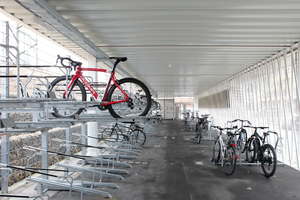  Im Speicher: links der Bahnhof, rechts der Platz, geradeaus einer der beiden Ein- und Ausgänge OHNE Rad 