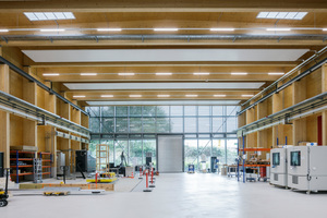  Das neue „Zentrum für leichte und umweltgerechte Bauten Zelluba“ des Fraunhofer WKI befindet sich auf dem Campus der TU Braunschweig. Rubner Holzbau Augsburg wurde mit den Holzbauarbeiten für dieses Kompetenzzentrum beauftragt. 