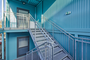  Ein außenliegendes Treppenhaus an einer der Stirnseiten dient als zweiter Rettungsweg – ein Teil des von FAGSI erstellten Brandschutzkonzeptes. 