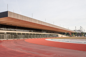  Sportplatz Sporthalle 