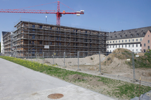  Demnächst fertig und von bewunderswertem Mut einiger weniger ins Leben gehoben: das selbstverwaltete StudentInnenwohnheim 
Collegium Academicum
 (DGJ Architektur, Frankfurt am Main) 
