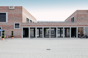  Ebenfalls im Betrieb, eine kleine Perle in der ansonsten eher drögen Bahn(Wohn)stadt, das Schul- und Bürgerzentrum B3 am Gadamerplatz (Datscha Architekten, Stuttgart) 