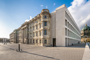  Zentrum für Kunst, Kultur, Wissenschaft und Bildung: das Universalmuseum Humboldt Forum auf der Spreeinsel in Berlin 