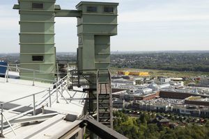  Vom Dach (Gasometer) auf die Dachlandschaft des CentrO, auf der vielleicht einmal gewohnt werden kann 