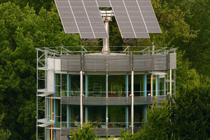  An architectural history that focusses on climate change foregrounds other buildings and projects. For example, the Heliotrop in Freiburg by Rolf Disch from the 1990s, which is a energy-plus building 