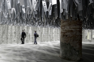  Bauen mit gebrauchtem Kunstbiennale-Material: Alejandro Aravenas Beitrag auf der Architekturbiennale 2016 im Auftakt des Arsenale 