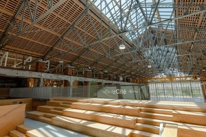  Moderner und lichtdurchfluteter Co-Working-Space: „La Cité“, die sanierten Halles Latécoère inToulouse, Frankreich, mit Stufen-Sattel-Lichtbändern des Systems VELUX Modular Skylights. 