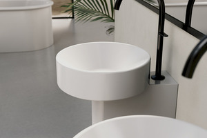  Der bodenstehende Waschtisch aus der Kollektion BetteSuno wurde von Barber Osgerby entworfen und wirkt wie eine minimalistische Skulptur im Bad. 