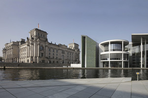  Testimonial? MarieElisabeth-Lüders-Haus, Berlin-Mitte, Versuchswand mit Algenbiofilm 