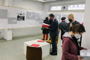  Eine Ausstellung präsentierte die Ergebnisse des Entwurfsprojekt GB X RZ im Wintersemester 2021/2022 vor Ort in den Ausstellungsräumen des Kunst- und Kreativhaus Rechenzentrum, das der geplanten Rekonstruktion des Kirchenschiffs der einst zerstörten Garnisonkirche Potsdam weichen soll 