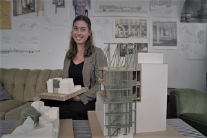  Wiebke Dittmann mit ihrem Projekt:Die Studierende, die sich anlässlich ihrer Masterthesis mit Umnutzungspotenzialen von Gewerbegebieten in Hamburg beschäftigt, hat ein Aufstockungskonzept für die Stadt Braunschweig ­entwickelt 