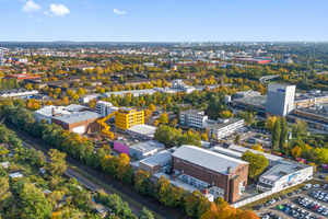  Im Grenzgebiet: Unweit des ehemaligen innerstädtischen Flughafens Tempelhof liegt das BUFA-Gelände in einem Industriegebiet, dass sich im Umbruch befindet 