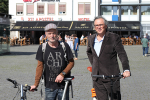  Auf dem Heumarkt auf dem Rad: Benedikt Kraft, Pablo Molestina 