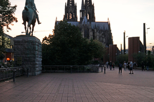  Köln ist zwar viel mehr als der Dom, aber der Dom ist alles. Ankommensgruß für Bahnfahrer und Ausgangspunkt für Stadtplanung 