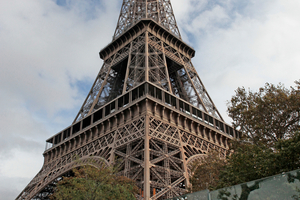  Statt Anti-Terror-Poller eine Glaswand rings um (Dietmar Feichtinger Architects, Paris) 