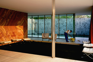  Jeff Wall, Morning Cleaning, Mies van der Rohe Foundation, Barcelona­ (1999, Großbilddia in Leuchtkasten, Kunstsammlung NW) 
