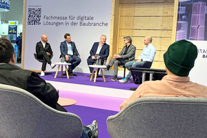  Lebhafte Debatte (v.l.): Wolfgang Hardt (CEO und Partner, Burckhardt Architektur AG), Dr.-Ing. Jan Tulke (Geschäftsführer, planen-bauen 4.0 GmbH), Moderator Michael Schuster (Chefredakteur DBZ), Prof. Christian Schlüter (HS Bochum) und Philipp Zielke (Doktorand, Karlsruher Institut für Technologie)  