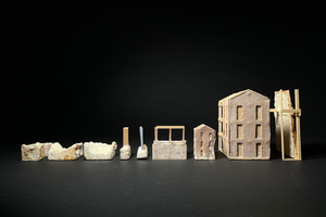  Studierende im Masterstudiengang Innenarchitektur der HFT Stuttgart entwickelten Architekturmodelle aus Pilzmyzel auf Basis von in der Holzwerkstatt anfallenden Reststoffen 