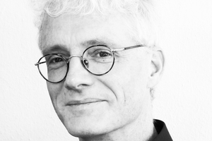  Oliver Hamm ist freier Autor,Herausgeber, Redakteur und Kurator. Seitmehr als dreißig Jahren ist er ferner imArchitekturjournalismus tätig 