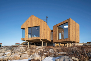  Die offene Gestaltung des Einfamilienhauses an der neufundländischen Küste erlaubt den Bewohnern, sich der Natur ganz nah zu fühlen – abgerundet wird dies durch einen hohen Wohnkomfort und eine sehr gute Wärmedämmung dank der Schüco Fenster-, Tür- und Schiebetürsysteme 