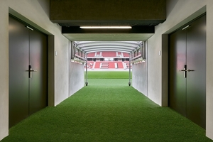  Im Spielertunnel gehören Brandschutztüren von Teckentrup bei jedem Spiel zur Startaufstellung. 