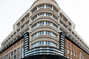  Das Gebäude des Berliner Tagblatts stammt aus der Feder Erich Mendelsohns. Der Architekt wurde am 21. Mätrz 1887 in Allenstein geboren. 1908 begann er mit dem Architekturstudium in Berlin. 1918 gründete er sein eigenes Architekturbüro. Seine Tätigkeit nahm durch die Machtergreifung der Nationalsozialisten im Jahr 1933 ein jähes Ende 