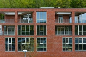  Die Fassade mit nachhaltigem Klinker in Linz. 