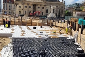  Der Berliner Gendarmenmarkt – Blockrigole ACO Stormbrixx zur Versickerung des Oberflächenwassers. 