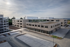  In Wetzlar in Hessen ist ein Schulneubau in Hybridbauweise entstanden. Das Gebäude wurde als Passivhaus konzipiert und verfügt über ein innovatives Lüftungssystem von Kiefer Klimatechnik 
